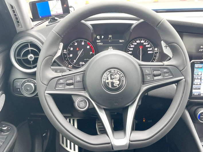 2018 Alfa Romeo Giulia ABA-95220 (UW-69f2a56ae44d3)[21]