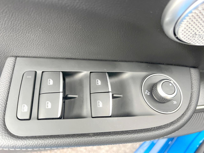 2018 Alfa Romeo Giulia ABA-95220 (UW-69f2a56ae44d3)[26]
