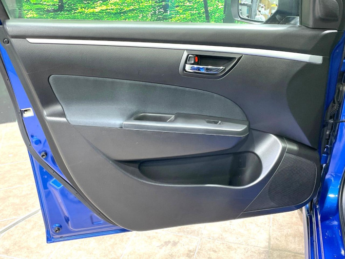 2013 Suzuki Swift DBA-ZC72S (UW-69f2a56da59d6)[28]