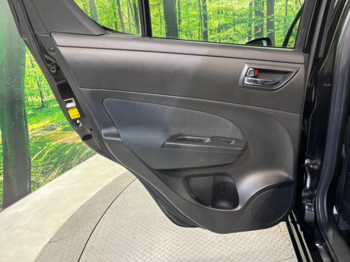 2014 Suzuki Swift DBA-ZC72S (UW-69f2a56db188b)[18]