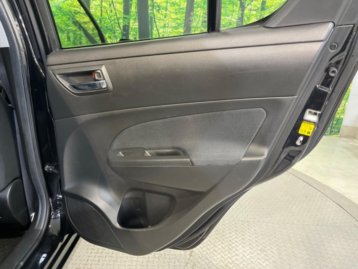 2014 Suzuki Swift DBA-ZC72S (UW-69f2a56db188b)[17]