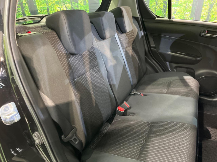 2014 Suzuki Swift DBA-ZC72S (UW-69f2a56db188b)[13]