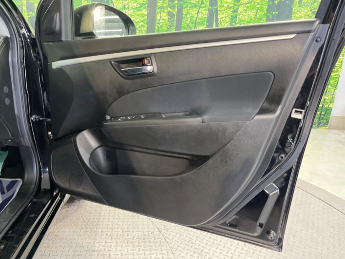 2014 Suzuki Swift DBA-ZC72S (UW-69f2a56db188b)[16]