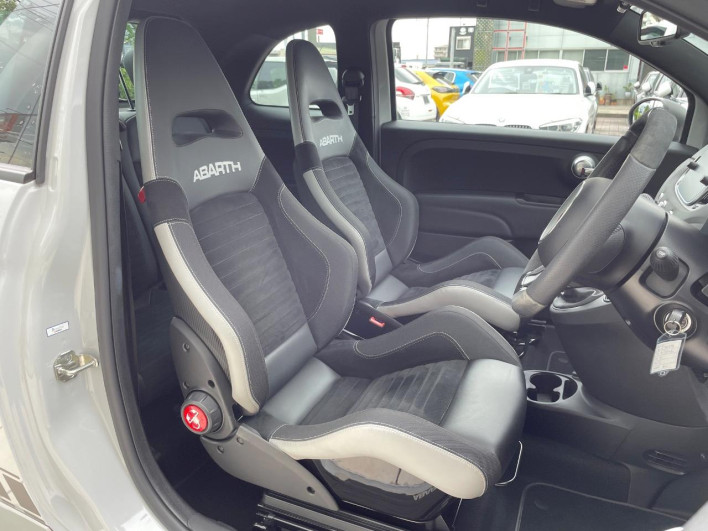 2019 Abartha Abarth 595 ABA-31214T (UW-69f2a56ed7f1c)[11]