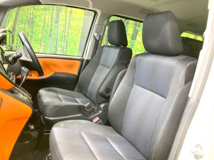 2014 Toyota Voxy DBA-ZRR80W (UW-69f2a57264abe)[12]