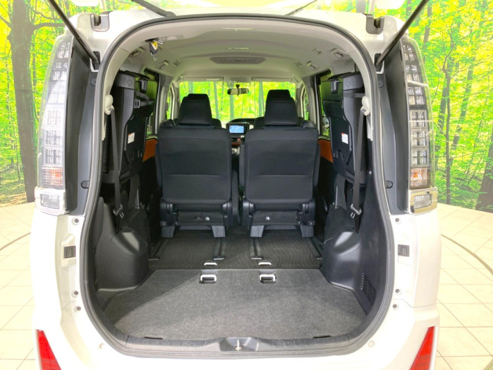 2014 Toyota Voxy DBA-ZRR80W (UW-69f2a57264abe)[25]