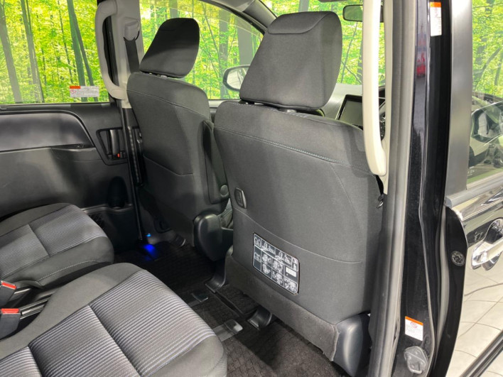 2015 Toyota Voxy DBA-ZRR80W (UW-69f2a572cf0e0)[16]