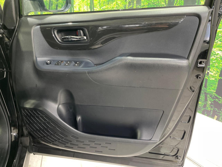 2015 Toyota Voxy DBA-ZRR80W (UW-69f2a572cf0e0)[26]