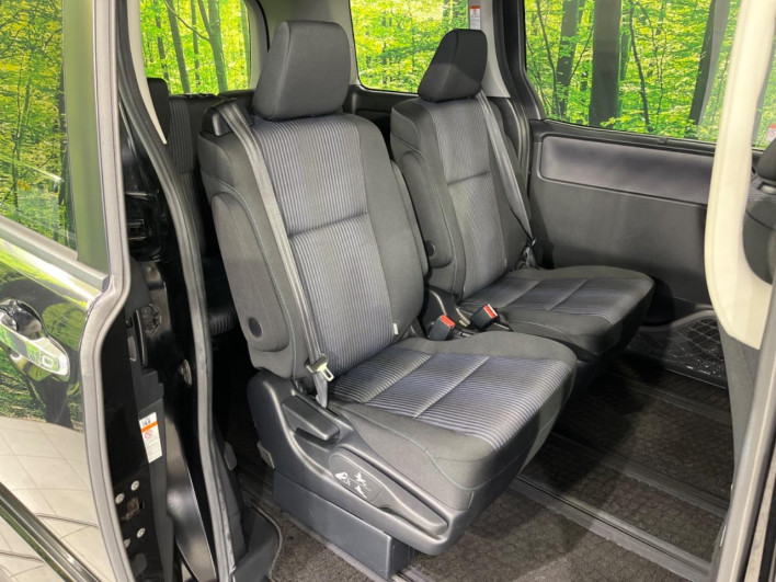 2015 Toyota Voxy DBA-ZRR80W (UW-69f2a572cf0e0)[14]