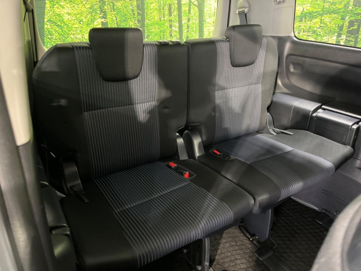 2015 Toyota Voxy DBA-ZRR80W (UW-69f2a572cf0e0)[15]