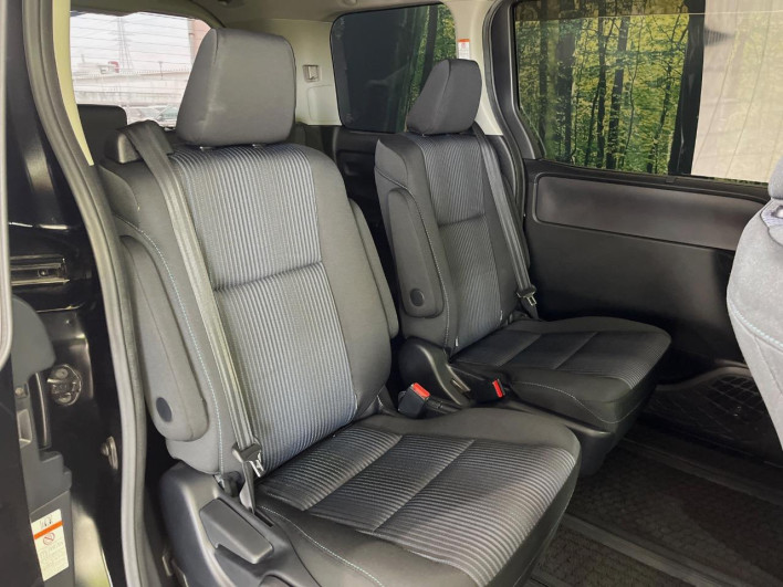 2015 Toyota Voxy DBA-ZRR80W (UW-69f2a5746232c)[8]