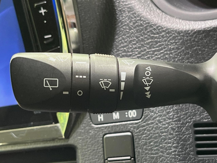 2015 Toyota Voxy DBA-ZRR80W (UW-69f2a5746232c)[28]