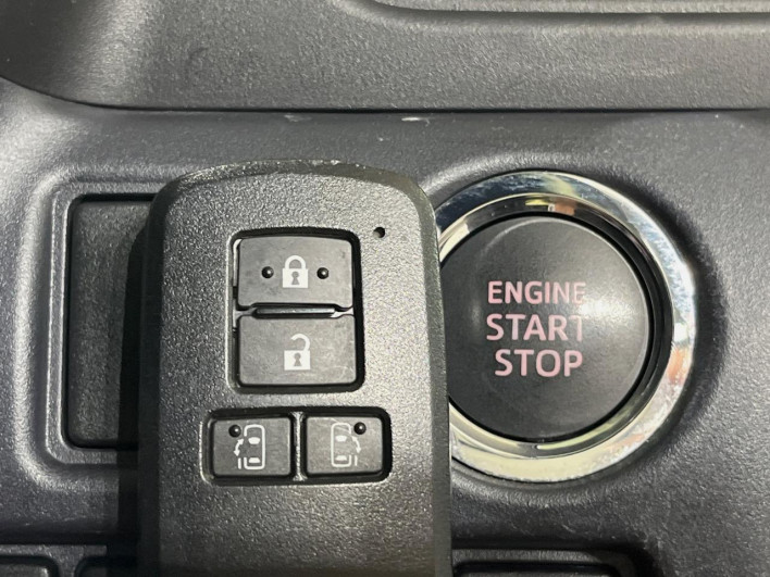 2015 Toyota Voxy DBA-ZRR80W (UW-69f2a5746232c)[26]