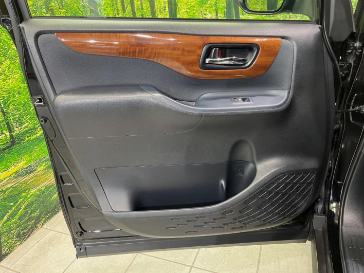 2015 Toyota Voxy DBA-ZRR80W (UW-69f2a5746232c)[18]