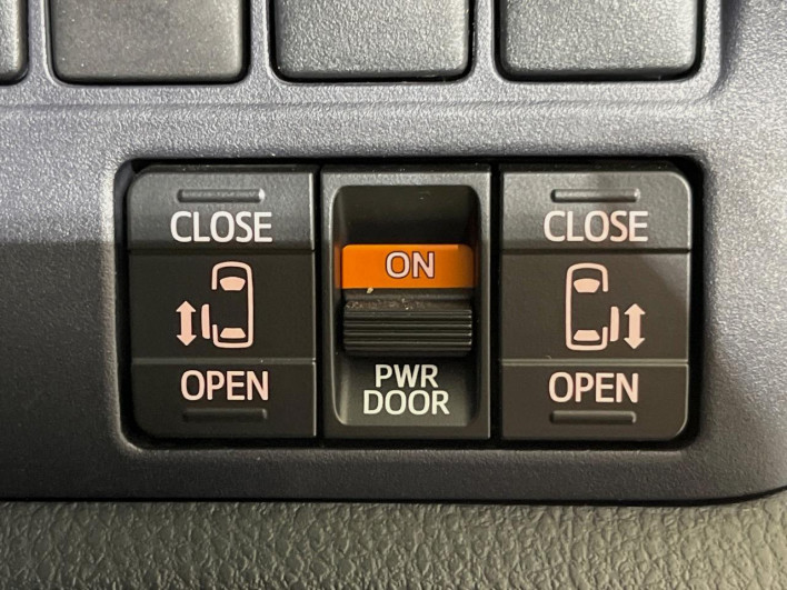 2015 Toyota Voxy DBA-ZRR80W (UW-69f2a5746232c)[24]