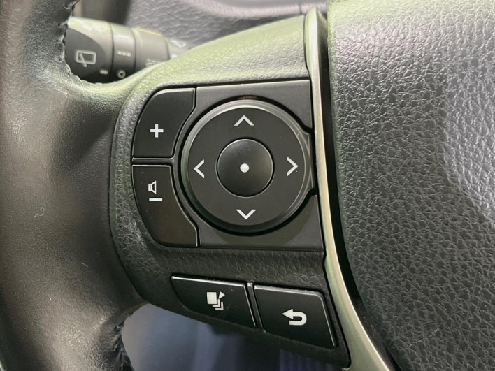 2015 Toyota Voxy DBA-ZRR80W (UW-69f2a5746232c)[29]