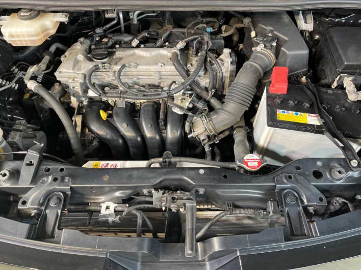 2017 Toyota Voxy DBA-ZRR80W (UW-69f2a575a9d80)[4]