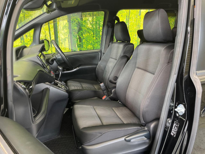 2017 Toyota Voxy DBA-ZRR80W (UW-69f2a575a9d80)[28]