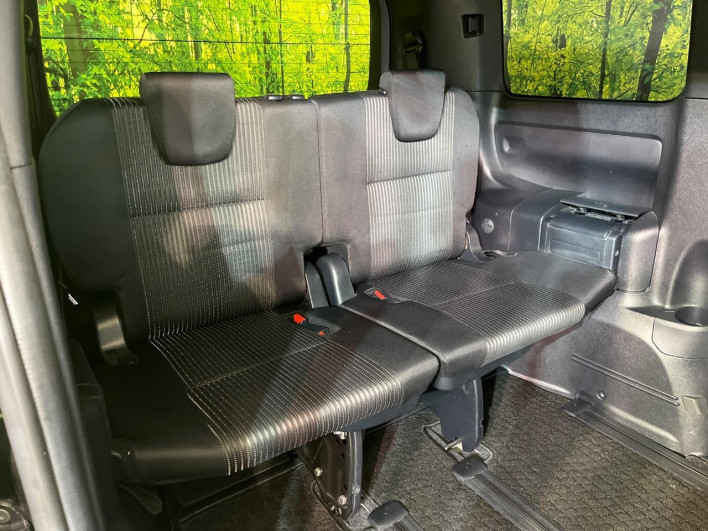 2017 Toyota Voxy DBA-ZRR80W (UW-69f2a575a9d80)[27]
