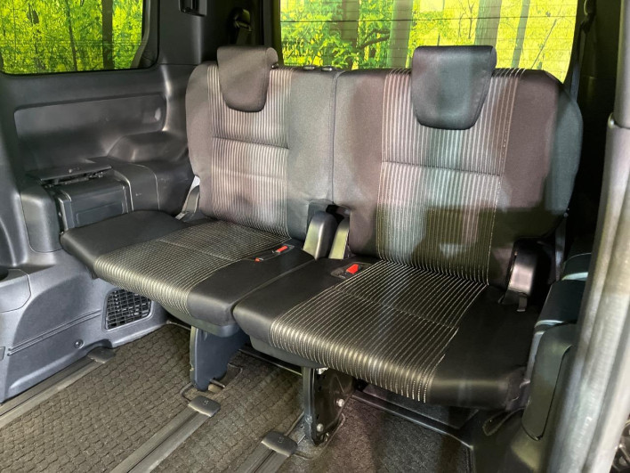 2017 Toyota Voxy DBA-ZRR80W (UW-69f2a575a9d80)[29]