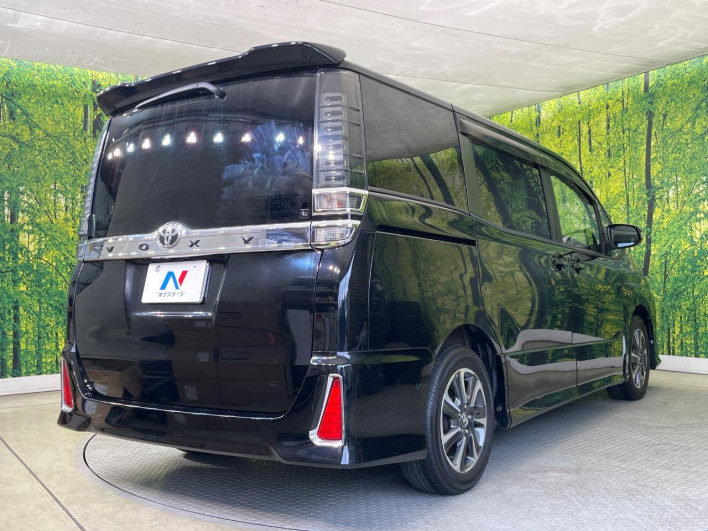 2017 Toyota Voxy DBA-ZRR80W (UW-69f2a575a9d80)[11]
