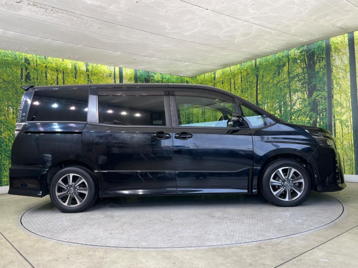 2017 Toyota Voxy DBA-ZRR80W (UW-69f2a575a9d80)[12]