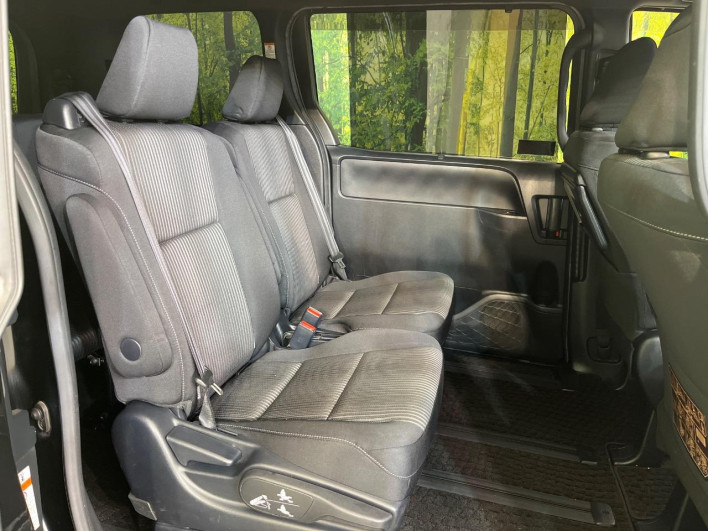 2017 Toyota Voxy DBA-ZRR80W (UW-69f2a575a9d80)[26]
