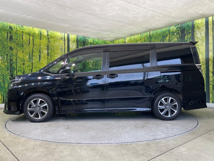 2017 Toyota Voxy DBA-ZRR80W (UW-69f2a575a9d80)[8]