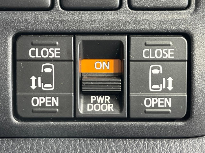 2018 Toyota Noah DBA-ZRR85W (UW-69f2a57a42fe4)[21]