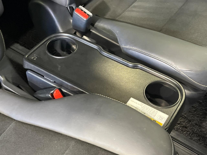 2018 Toyota Noah DBA-ZRR85W (UW-69f2a57a42fe4)[13]