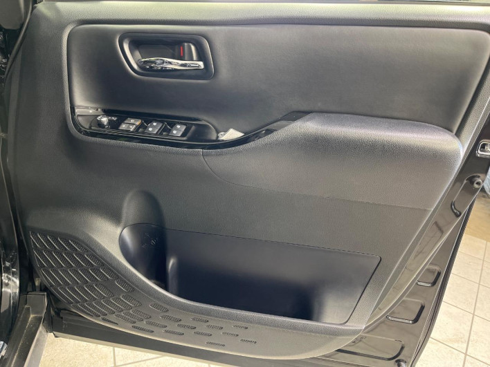 2018 Toyota Noah DBA-ZRR85W (UW-69f2a57a42fe4)[15]