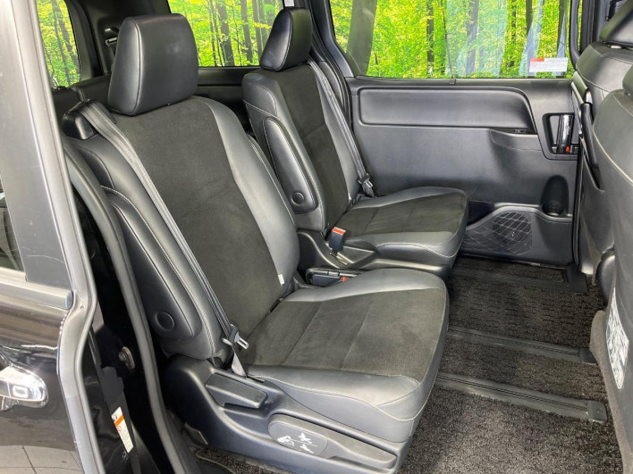 2018 Toyota Noah DBA-ZRR85W (UW-69f2a57a42fe4)[12]