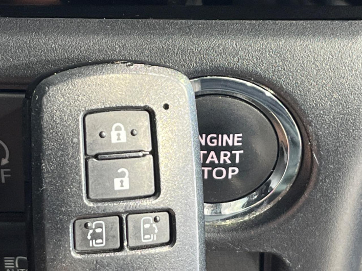 2018 Toyota Noah DBA-ZRR85W (UW-69f2a57a42fe4)[18]