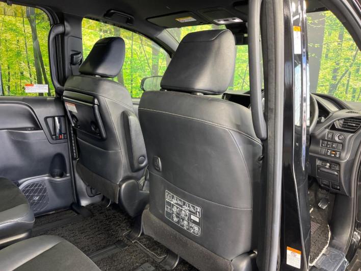 2018 Toyota Noah DBA-ZRR85W (UW-69f2a57a42fe4)[14]