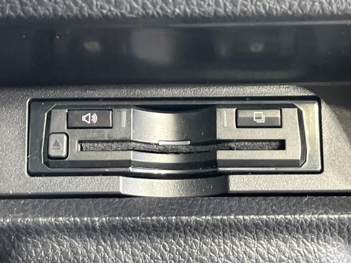 2018 Toyota Noah DBA-ZRR85W (UW-69f2a57a42fe4)[22]