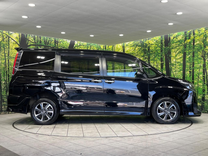 2018 Toyota Noah DBA-ZRR85W (UW-69f2a57a42fe4)[9]