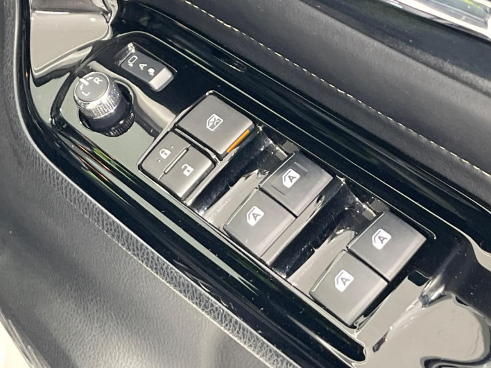 2019 Toyota Esquire DBA-ZRR85G (UW-69f2a57a6192e)[17]