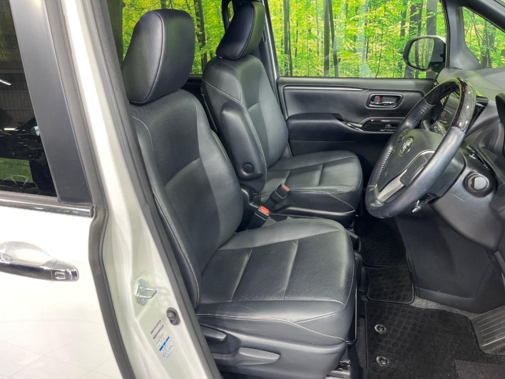2019 Toyota Esquire DBA-ZRR85G (UW-69f2a57a6192e)[18]