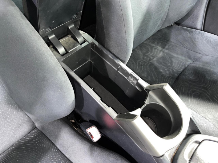 2013 Toyota Prius DAA-ZVW30 (UW-69f2a57f0b9a0)[23]