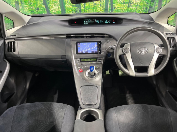 2013 Toyota Prius DAA-ZVW30 (UW-69f2a57f0b9a0)[26]