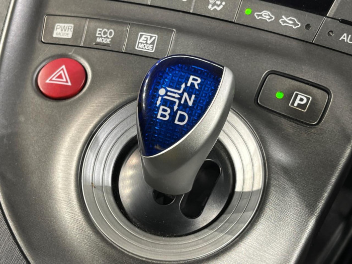 2013 Toyota Prius DAA-ZVW30 (UW-69f2a57f0b9a0)[16]