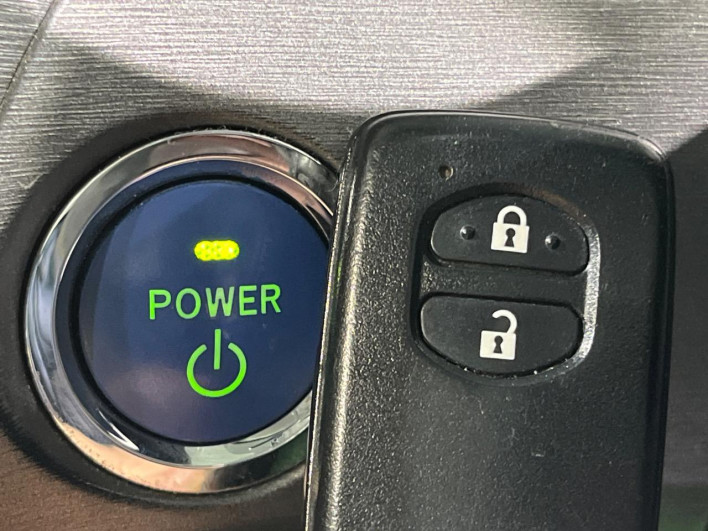 2013 Toyota Prius DAA-ZVW30 (UW-69f2a57f0b9a0)[4]