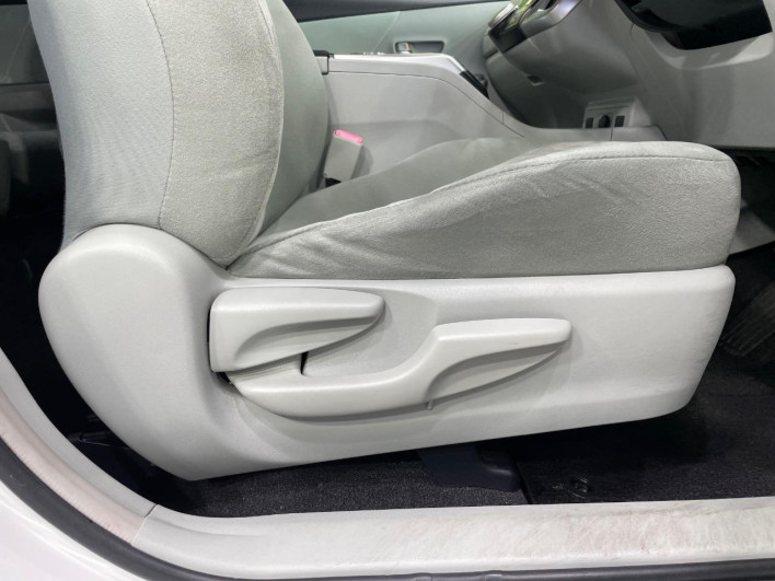 2012 Toyota Prius α DAA-ZVW40W (UW-69f2a57f496cc)[20]