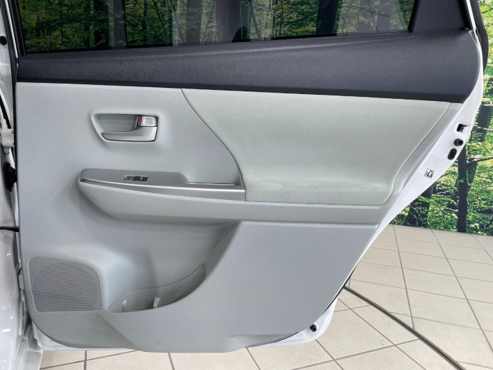 2012 Toyota Prius α DAA-ZVW40W (UW-69f2a57f496cc)[24]