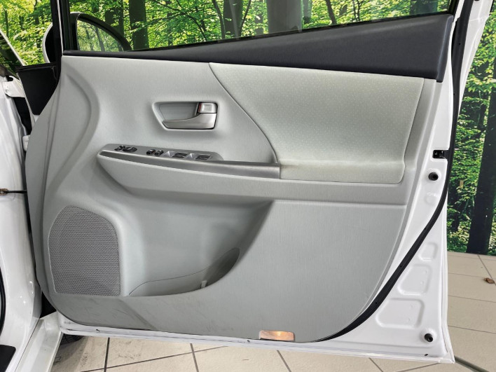 2012 Toyota Prius α DAA-ZVW40W (UW-69f2a57f496cc)[21]