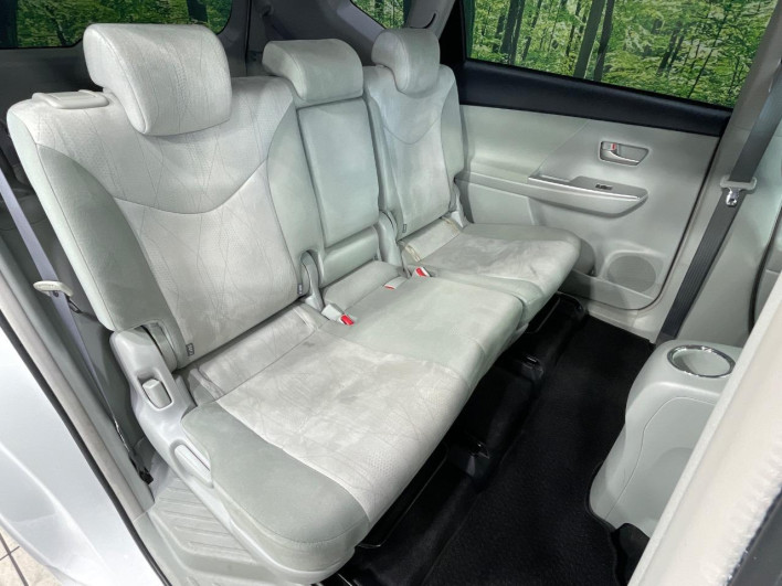 2012 Toyota Prius α DAA-ZVW40W (UW-69f2a57f496cc)[26]