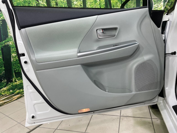 2012 Toyota Prius α DAA-ZVW40W (UW-69f2a57f496cc)[22]