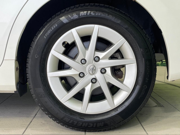 2012 Toyota Prius α DAA-ZVW40W (UW-69f2a57f496cc)[11]