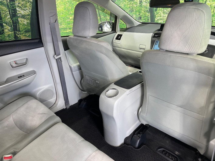 2012 Toyota Prius α DAA-ZVW40W (UW-69f2a57f496cc)[25]