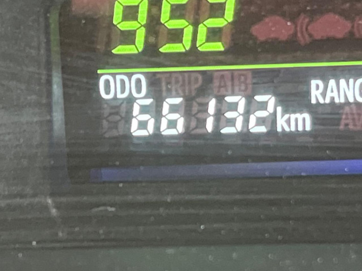 2014 Toyota Prius α DAA-ZVW41W (UW-69f2a580bcd97)[2]
